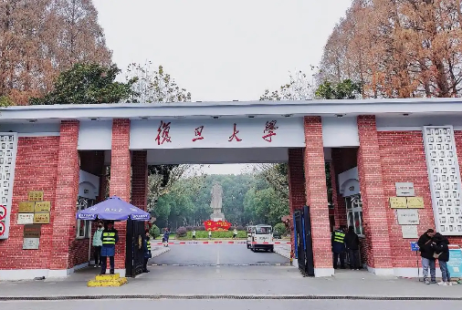 上海复旦大学邯郸校区正大体育馆水炮调试完